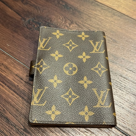Louis Vuitton Authentic Monogram Agenda also can be Passport holder. - Picture 2 of 11